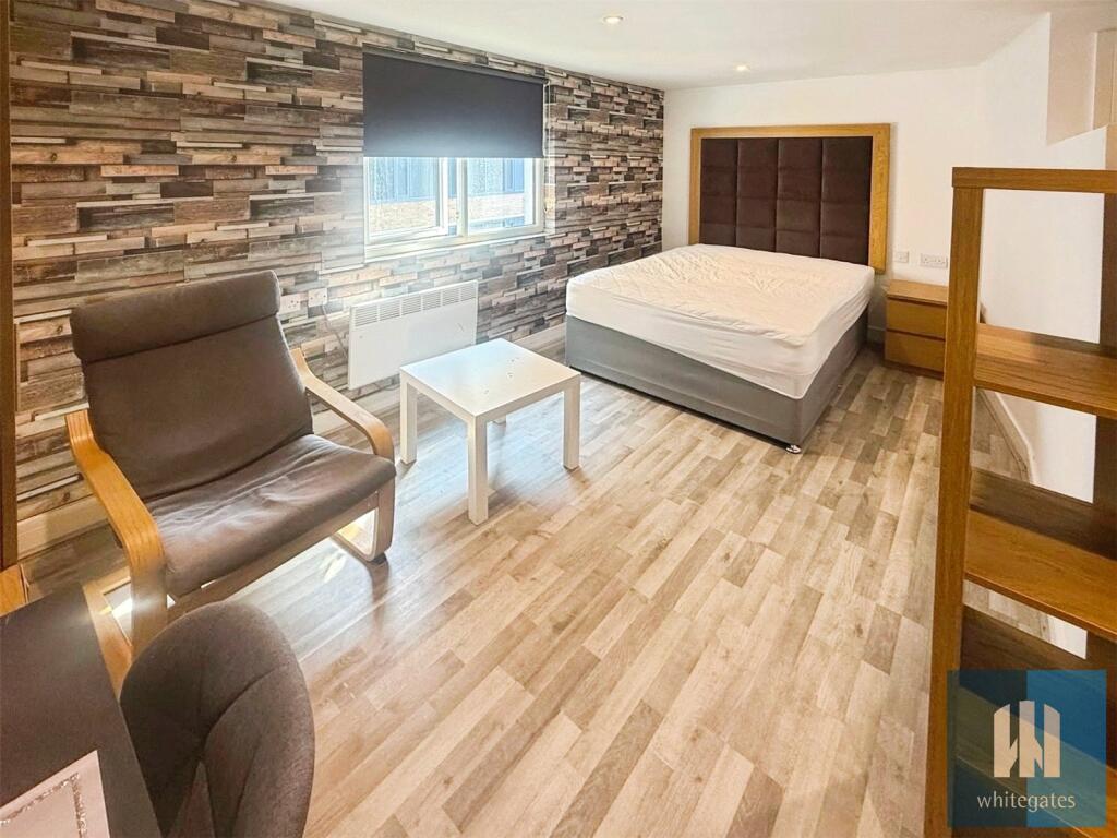 4 bed Studio for rent in Huddersfield. From Whitegates - Huddersfield 4 bed Studio for rent in Huddersfield. From Whitegates - Huddersfield