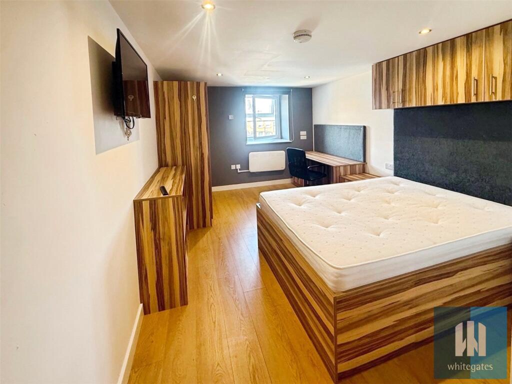 4 bed Studio for rent in Huddersfield. From Whitegates - Huddersfield