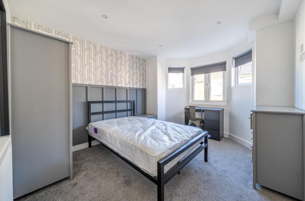 1 bed Mid Terraced House for rent in Portsmouth. From Beals - North End