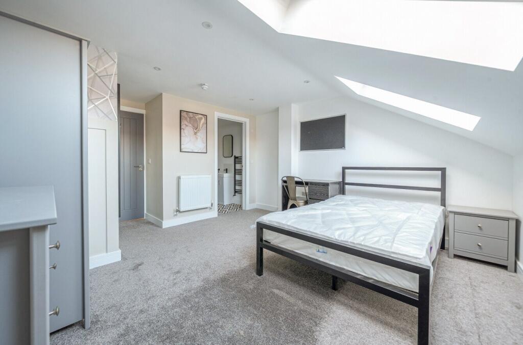 1 bed Mid Terraced House for rent in Portsmouth. From Beals - North End