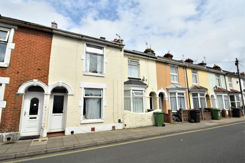 5 bed Mid Terraced House for rent in Portsmouth. From Beals - Southsea 5 bed Mid Terraced House for rent in Portsmouth. From Beals - Southsea