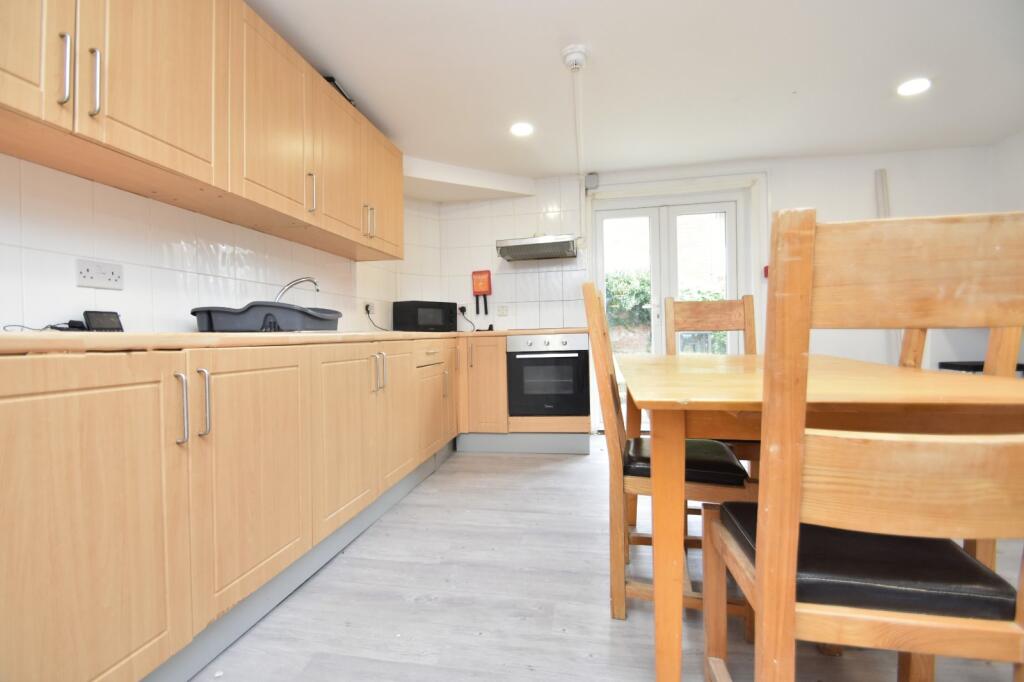 5 bed 1st Floor Flat for rent in Portsmouth. From Beals - Southsea