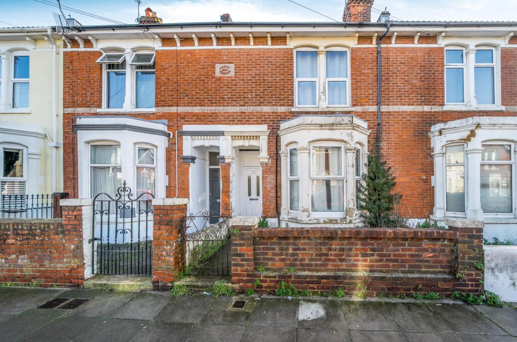 6 bed Mid Terraced House for rent in Portsmouth. From Beals - Southsea