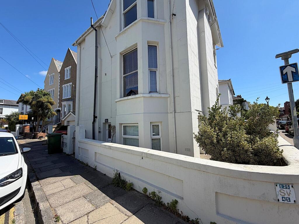 2 bed 1st Floor Flat for rent in Portsmouth. From Beals - Southsea