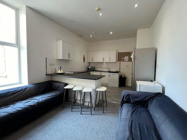 8 bed 1st Floor Flat for rent in Plymouth. From Student Life - Plymouth