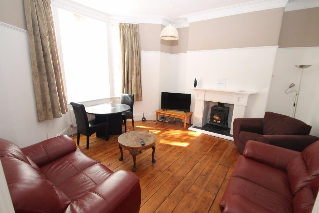 5 bed Mid Terraced House for rent in Plymouth. From Student Life - Plymouth 5 bed Mid Terraced House for rent in Plymouth. From Student Life - Plymouth
