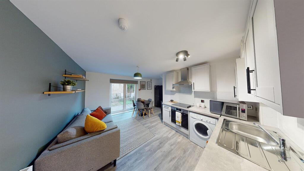 5 bed 1st Floor Flat for rent in Upper Swainswick. From Zest - Bath