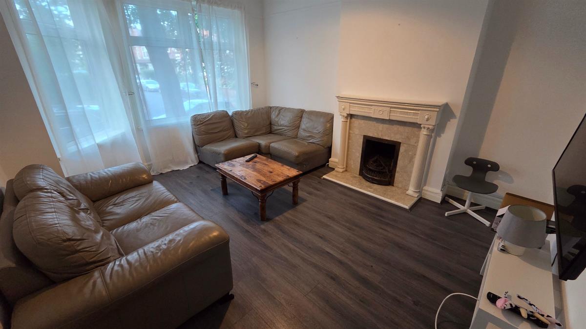 6 bed Semi Detached for rent in Manchester. From Buraq Estates