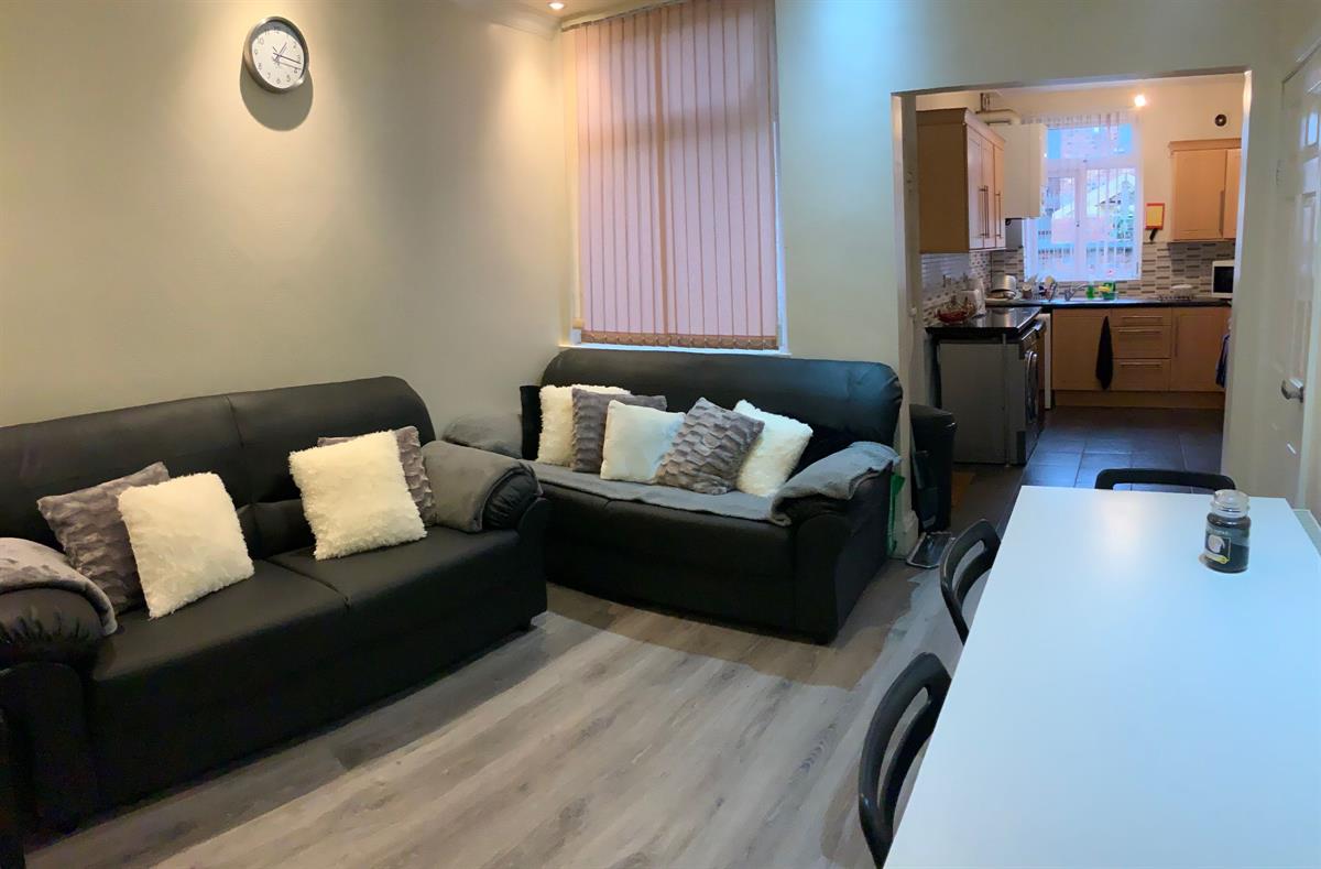 6 bed Mid Terraced House for rent in Manchester. From Buraq Estates