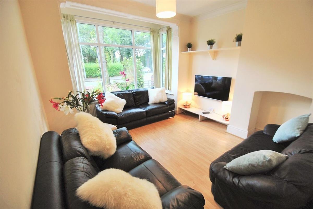 10 bed Semi Detached for rent in Vicotria Park. From Buraq Estates 10 bed Semi Detached for rent in Vicotria Park. From Buraq Estates