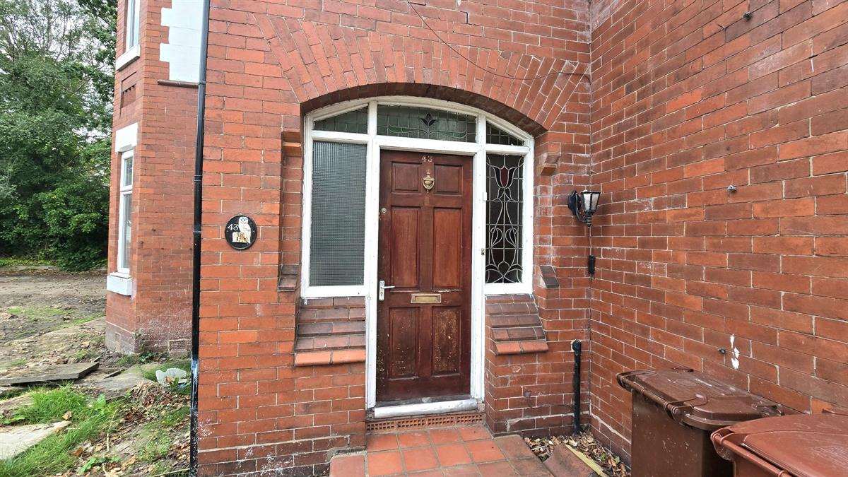 8 bed Mid Terraced House for rent in Manchester. From Buraq Estates