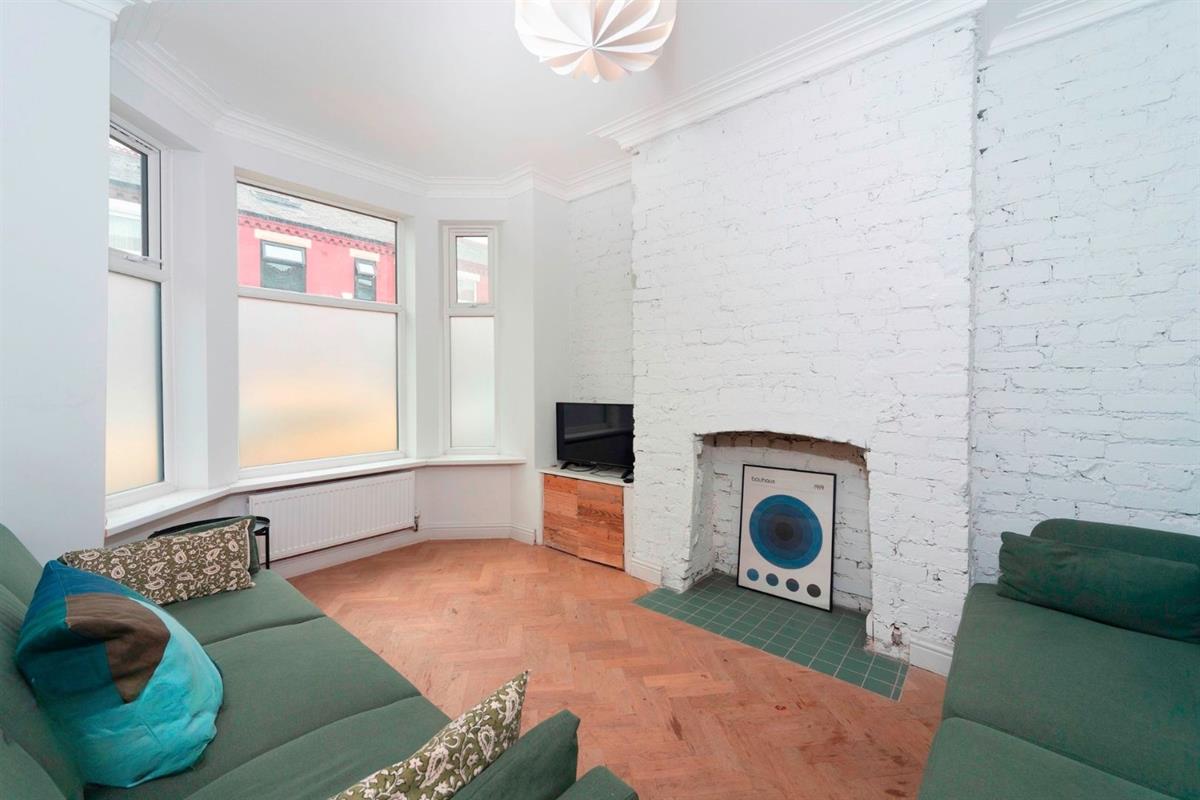 6 bed Mid Terraced House for rent in Manchester. From Buraq Estates