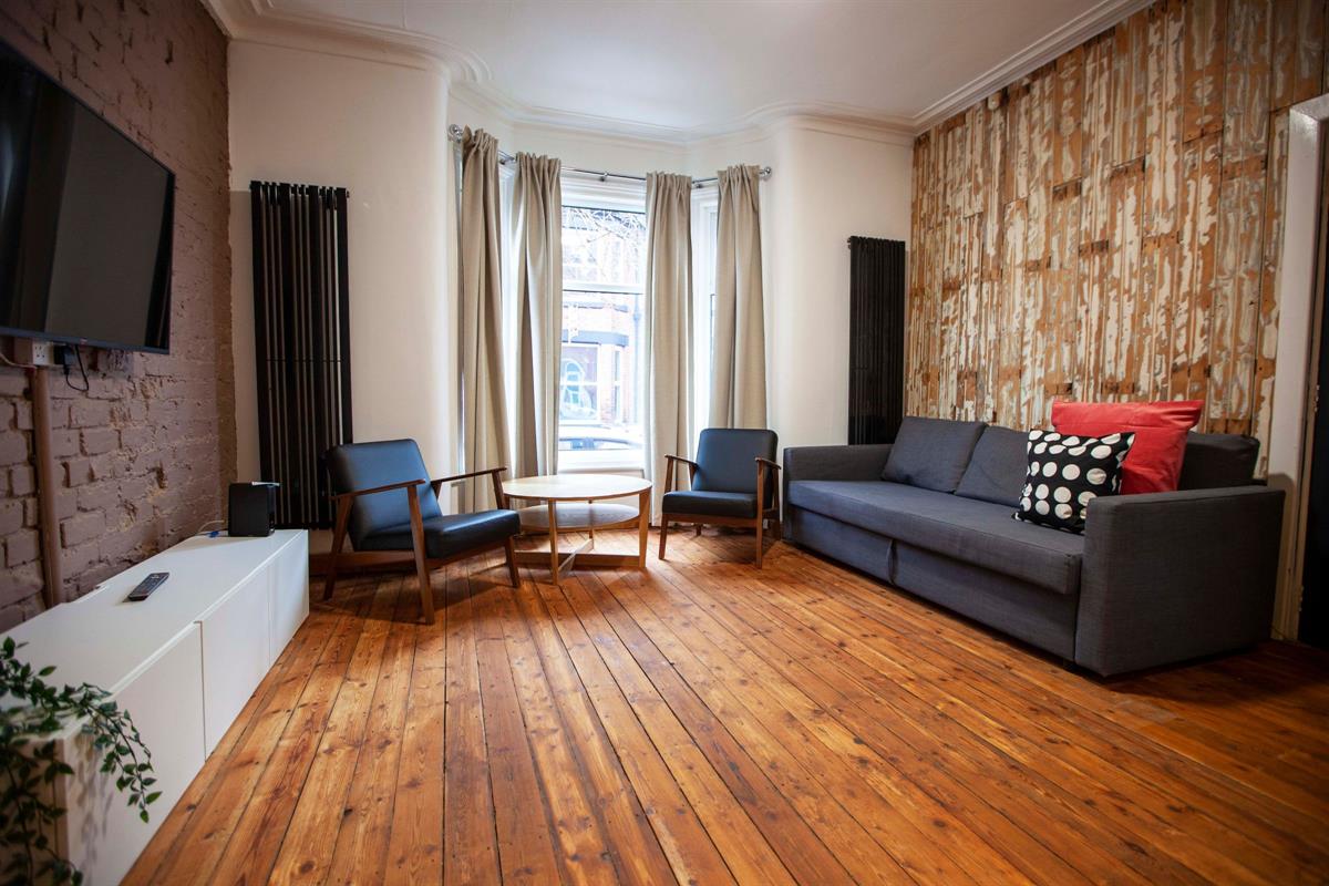 9 bed Mid Terraced House for rent in Manchester. From Buraq Estates