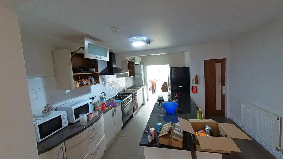 9 bed Mid Terraced House for rent in Manchester. From Buraq Estates