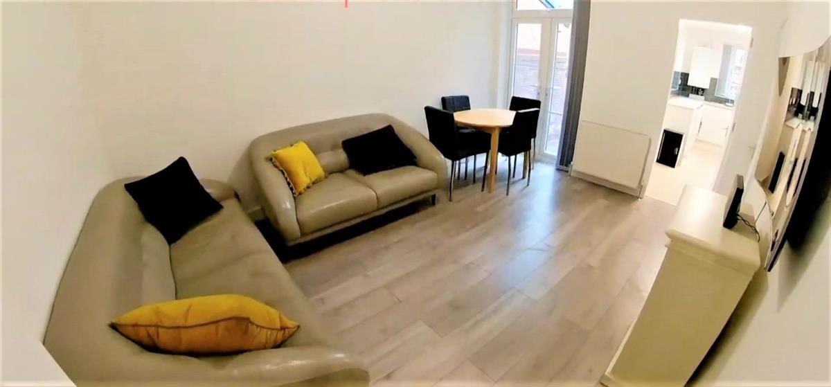 4 bed Semi Detached for rent in Manchester. From Buraq Estates 4 bed Semi Detached for rent in Manchester. From Buraq Estates