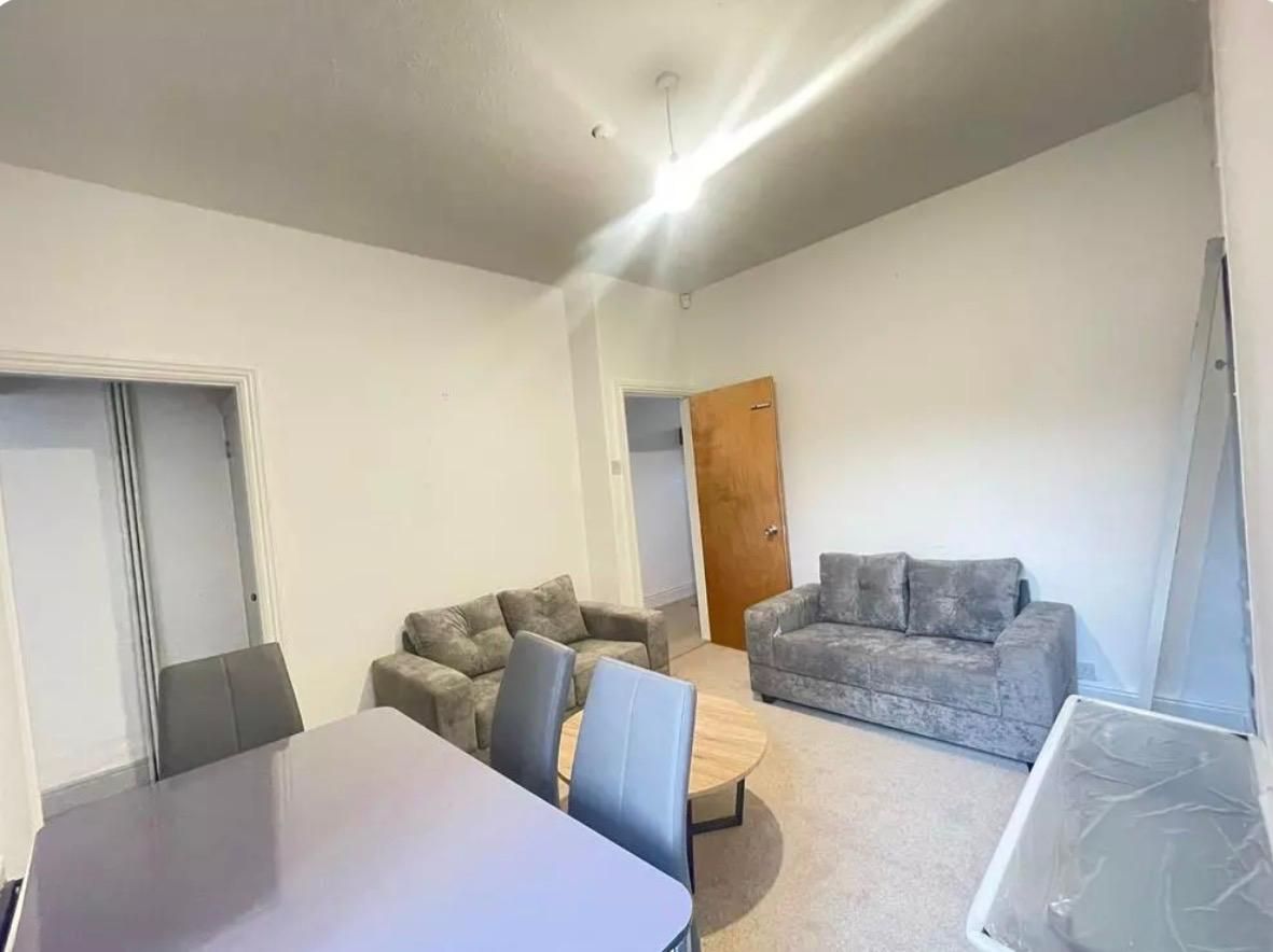4 bed Mid Terraced House for rent in Manchester. From Buraq Estates 4 bed Mid Terraced House for rent in Manchester. From Buraq Estates