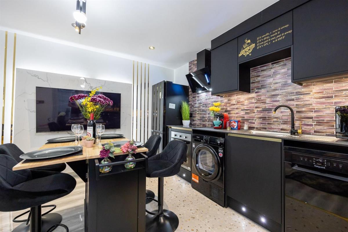 5 bed Semi Detached for rent in Fallowfield. From Buraq Estates