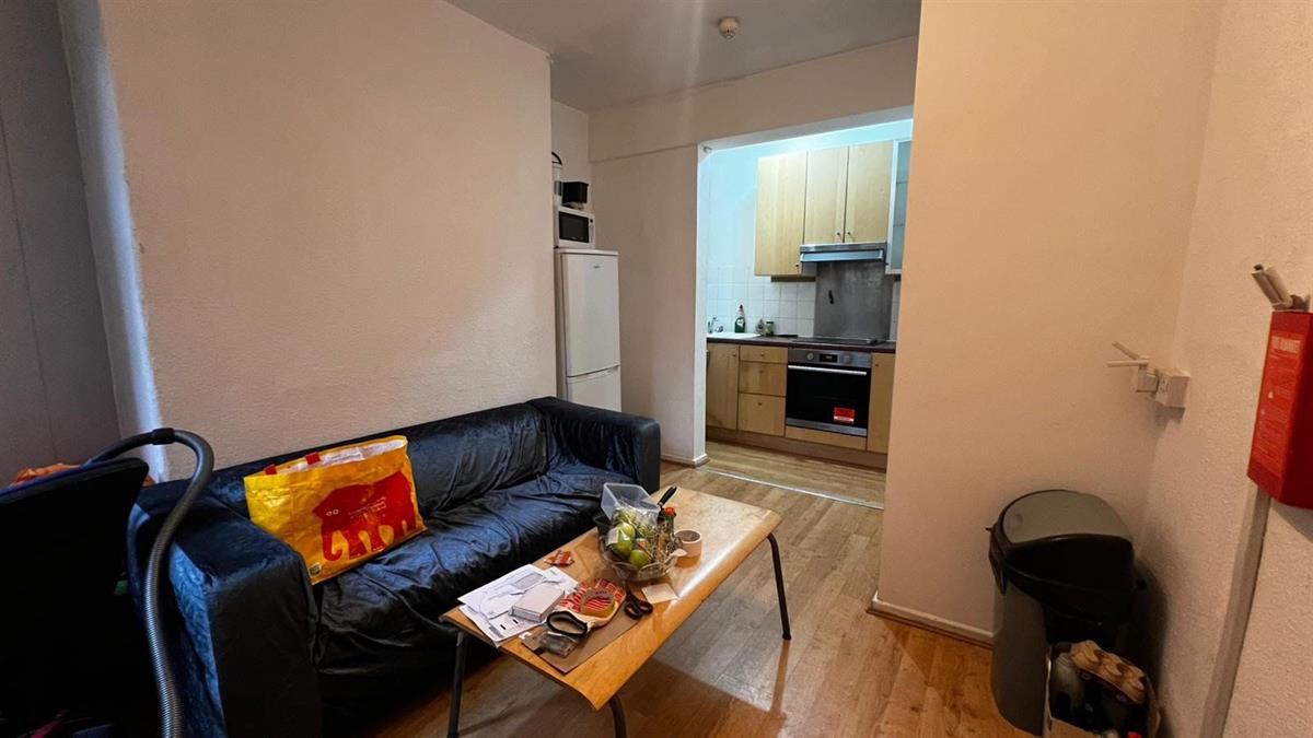6 bed Mid Terraced House for rent in Manchester. From Buraq Estates