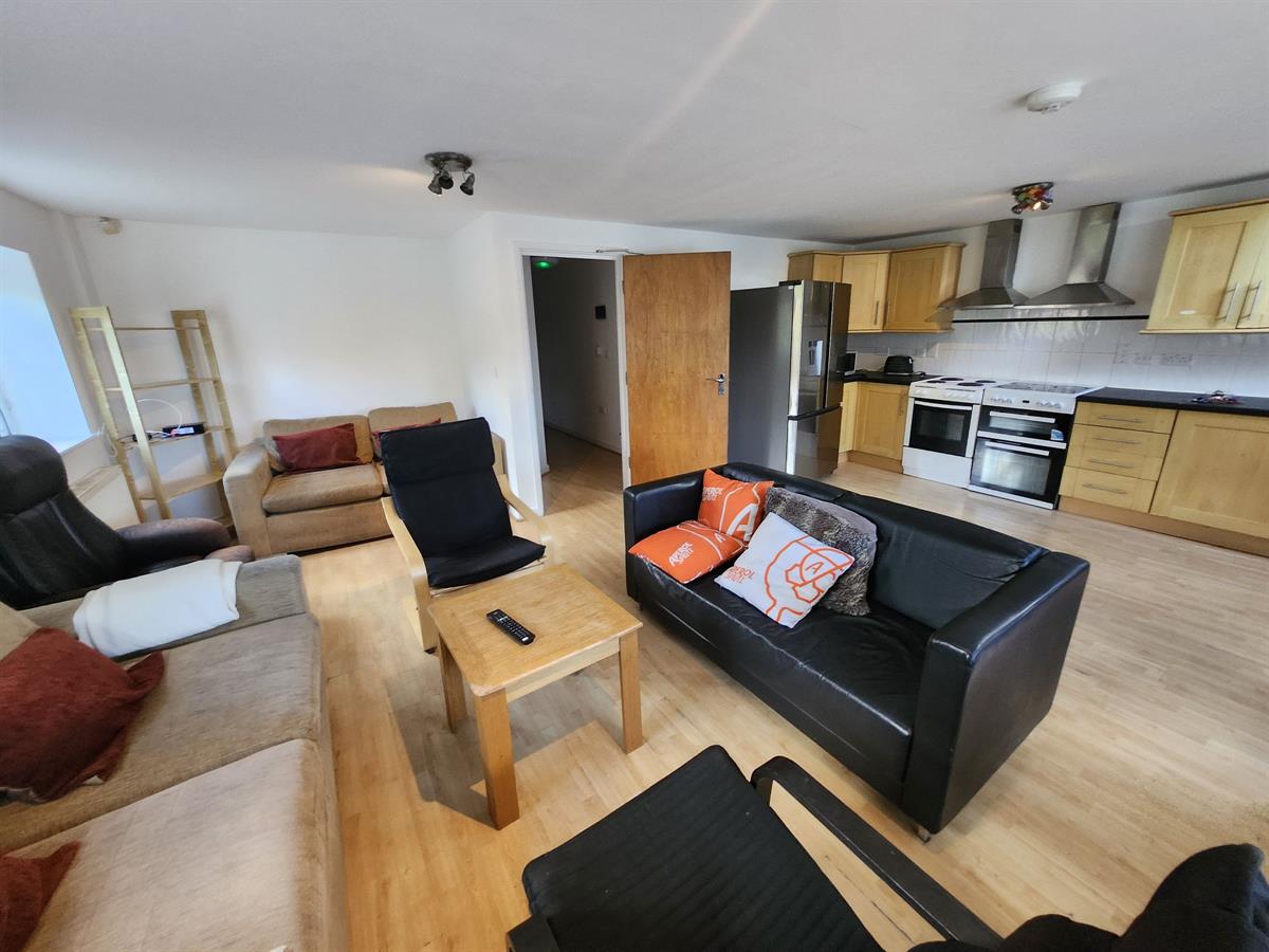 6 bed Semi Detached for rent in Manchester. From Buraq Estates