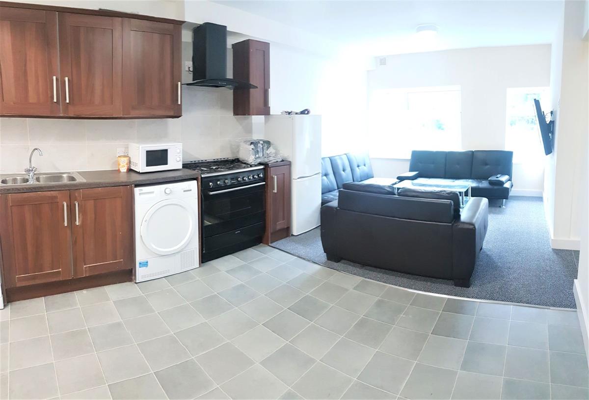 7 bed Semi Detached for rent in Manchester. From Buraq Estates