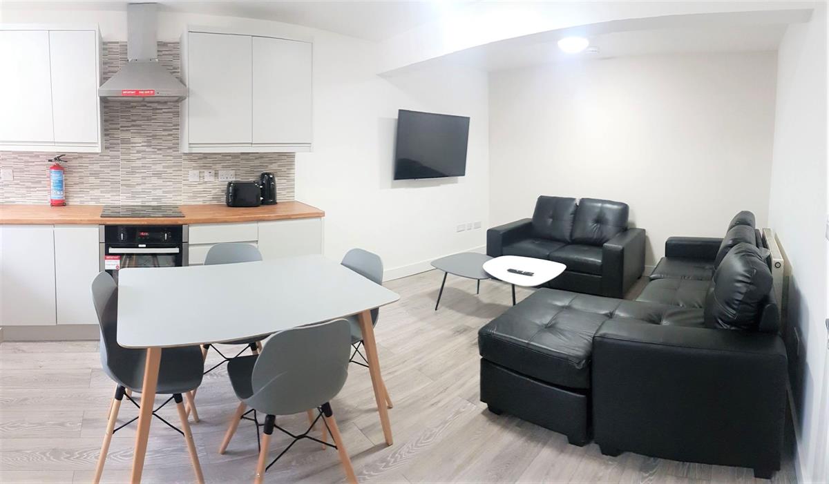 4 bed 1st Floor Flat for rent in Manchester. From Buraq Estates