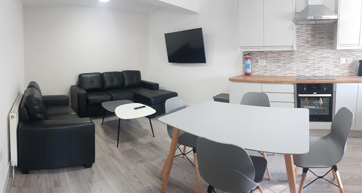4 bed 1st Floor Flat for rent in Manchester. From Buraq Estates