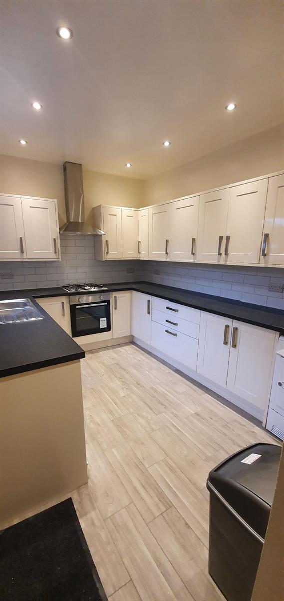 5 bed Semi Detached for rent in Manchester. From Buraq Estates
