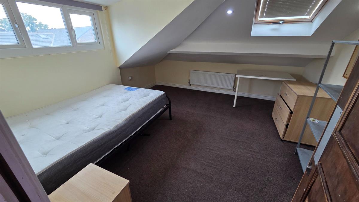 10 bed Detached for rent in Manchester. From Buraq Estates