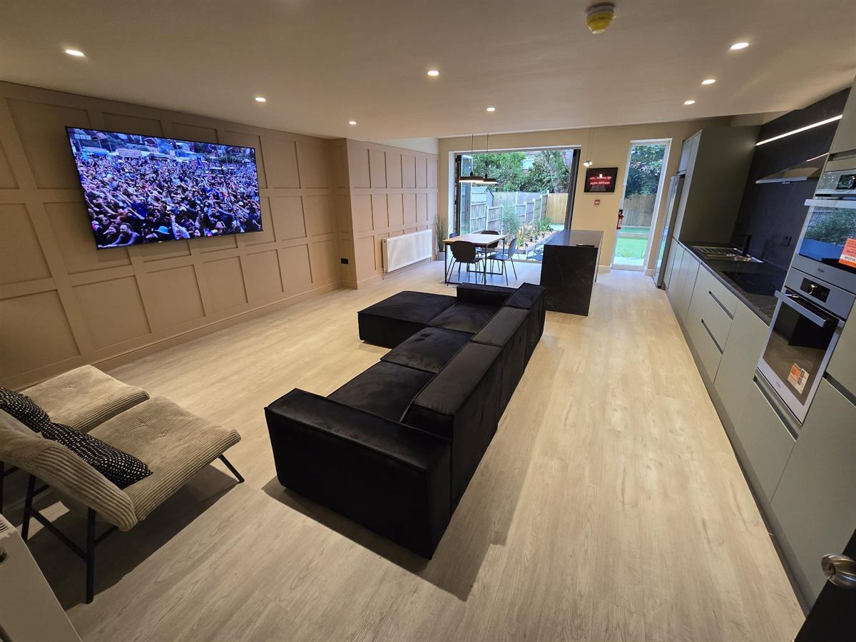 6 bed Semi Detached for rent in Manchester. From Buraq Estates