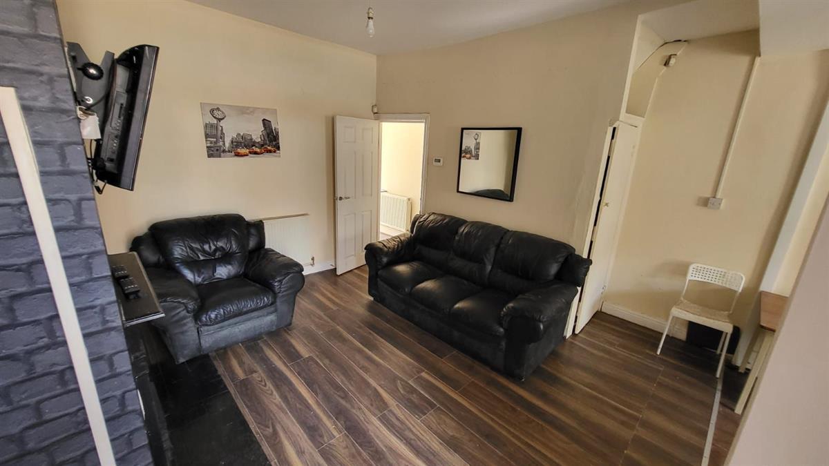 4 bed Semi Detached for rent in Manchester. From Buraq Estates