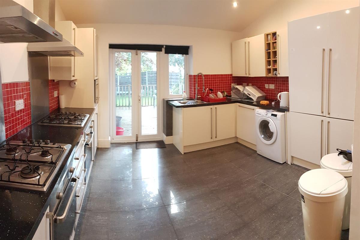 8 bed Semi Detached for rent in Manchester. From Buraq Estates