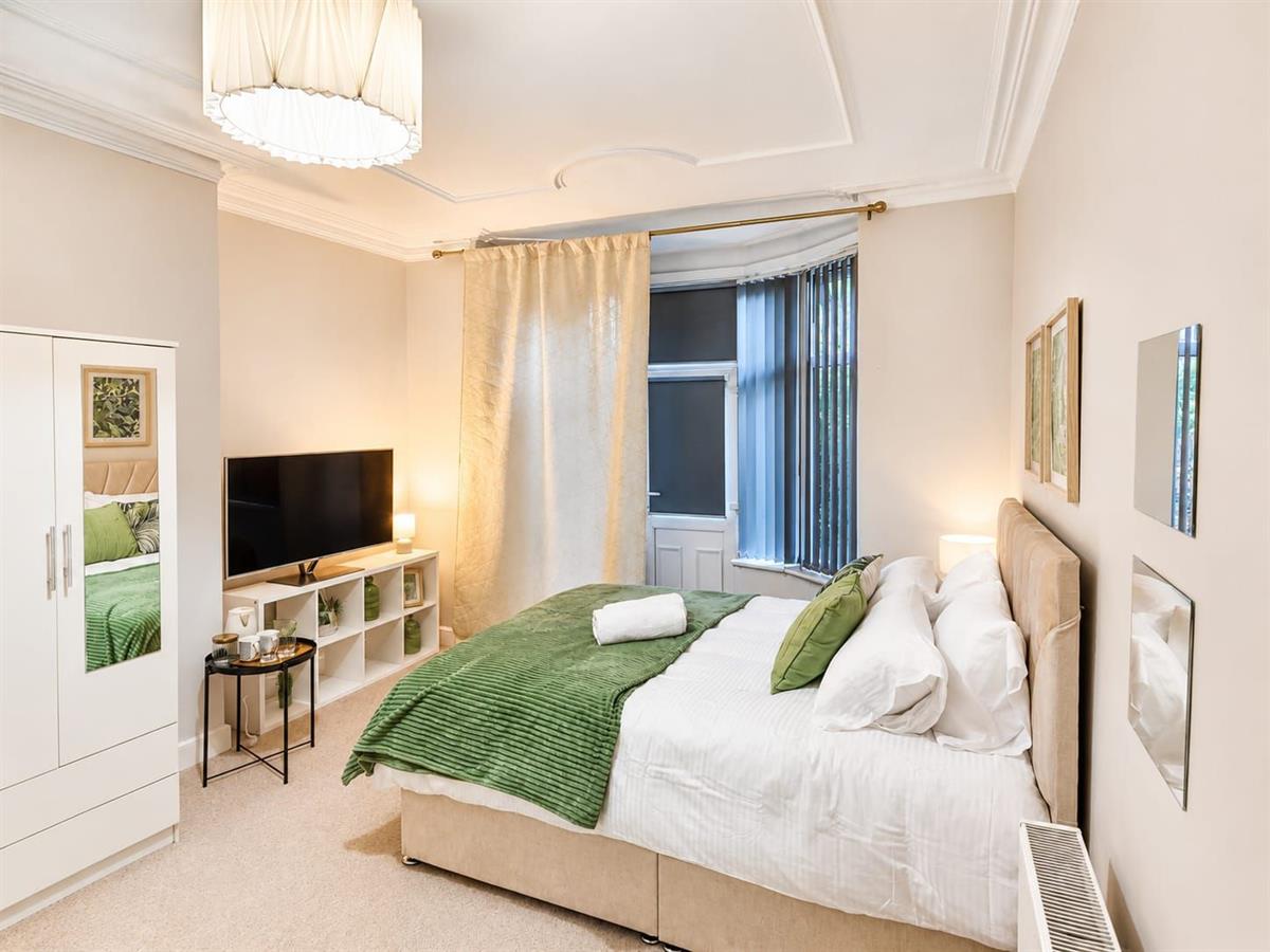 8 bed Semi Detached for rent in Manchester. From Buraq Estates