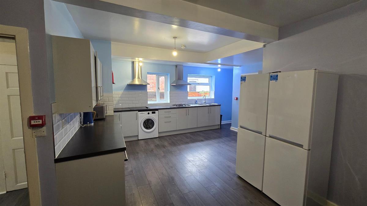 8 bed Semi Detached for rent in Manchester. From Buraq Estates