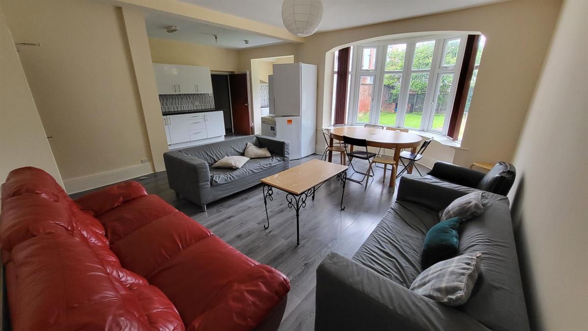 11 bed Semi Detached for rent in Manchester. From Buraq Estates