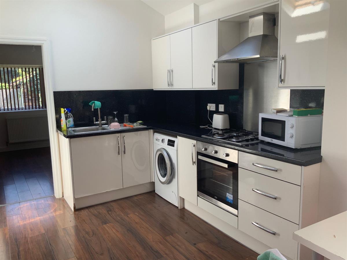 7 bed Mid Terraced House for rent in Manchester. From Buraq Estates