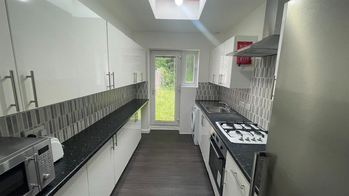 5 bed Semi Detached for rent in Manchester. From Buraq Estates