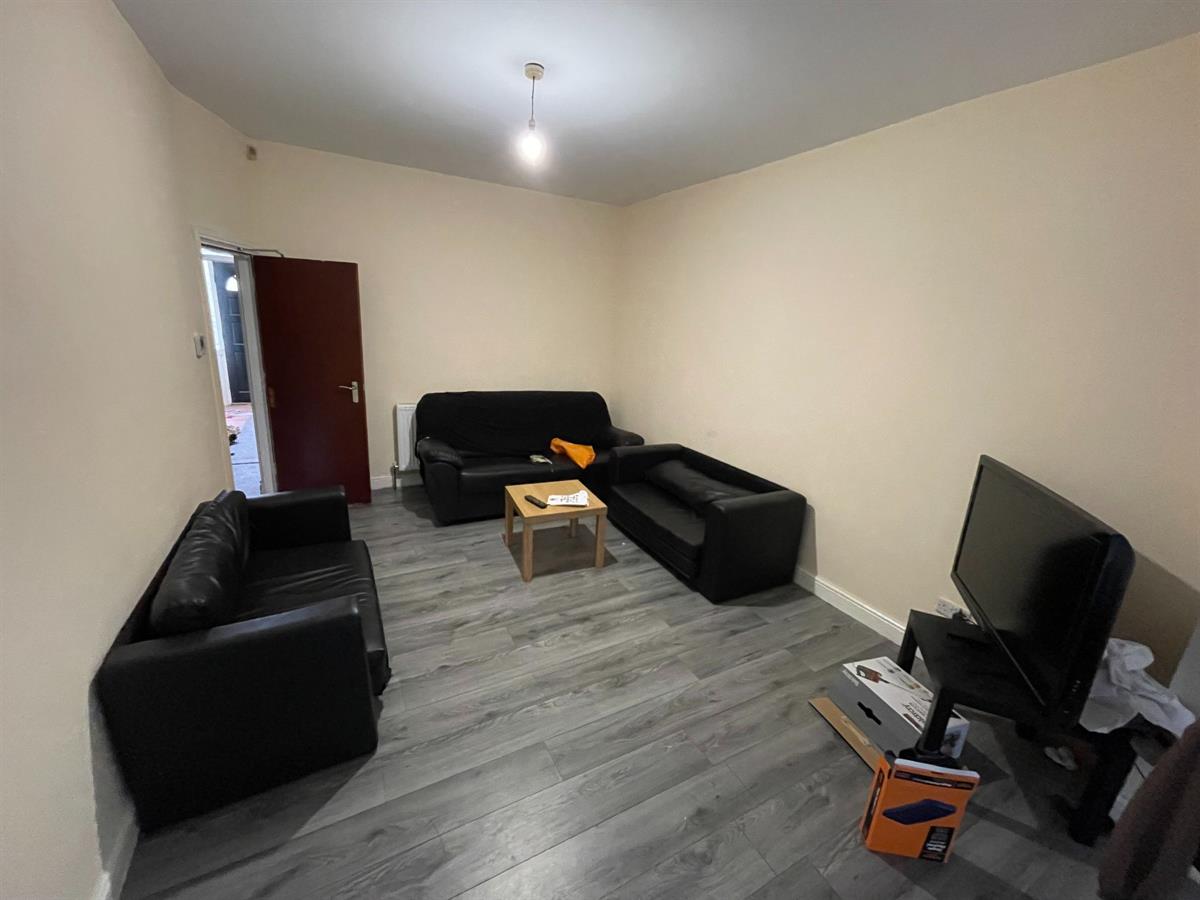 6 bed Semi Detached for rent in Manchester. From Buraq Estates
