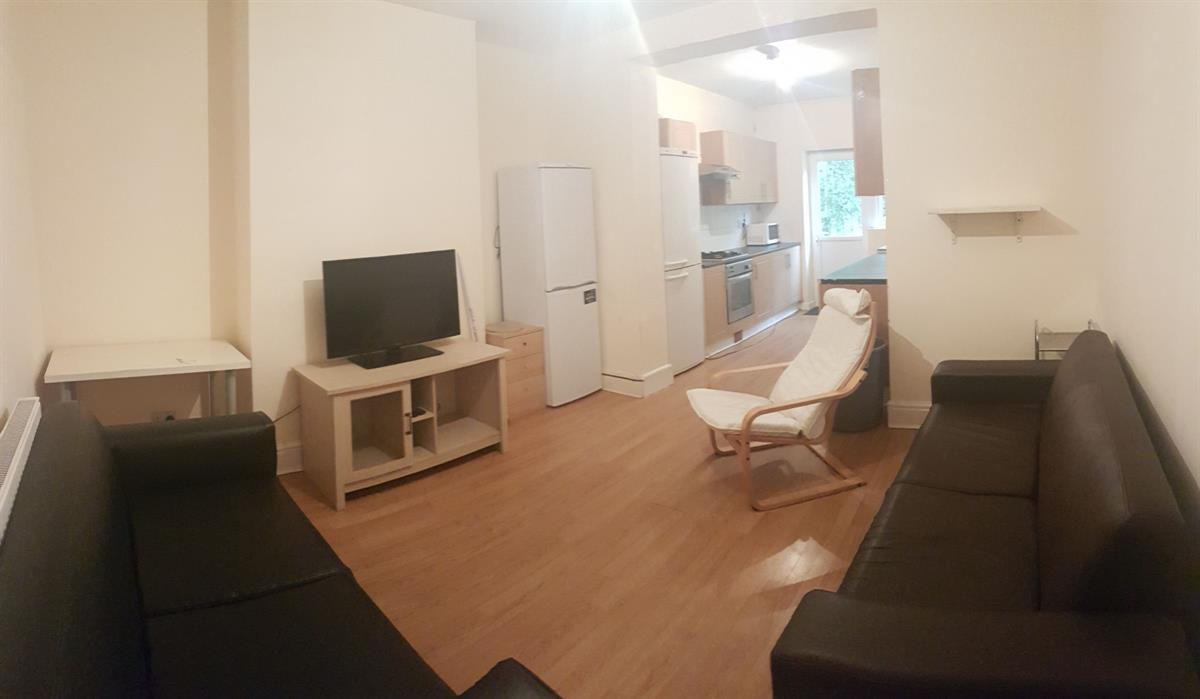 5 bed Semi Detached for rent in Manchester. From Buraq Estates