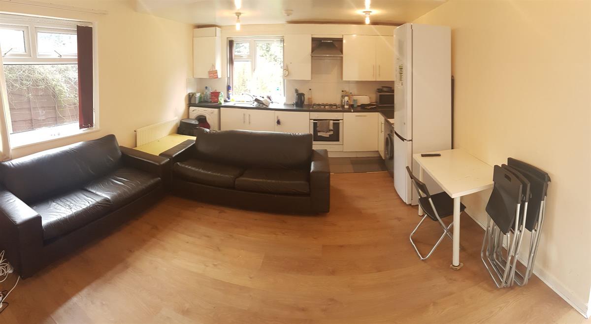 5 bed Semi Detached for rent in Manchester. From Buraq Estates