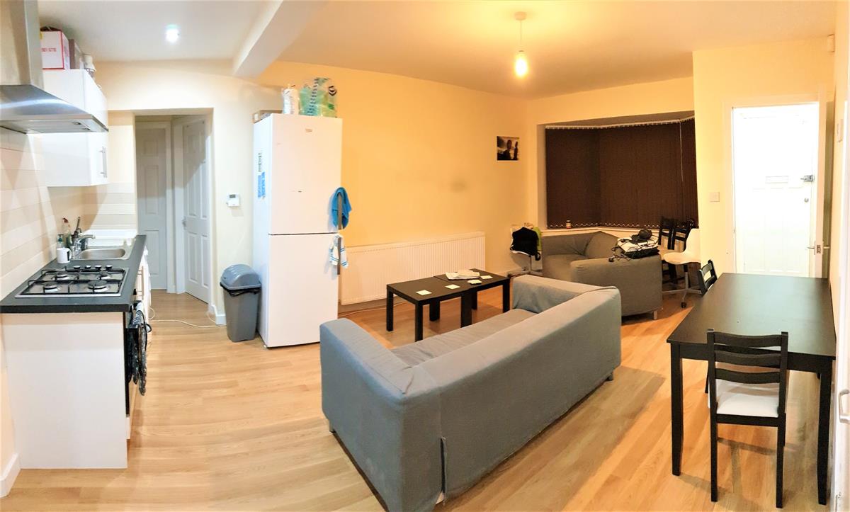 5 bed Semi Detached for rent in Manchester. From Buraq Estates