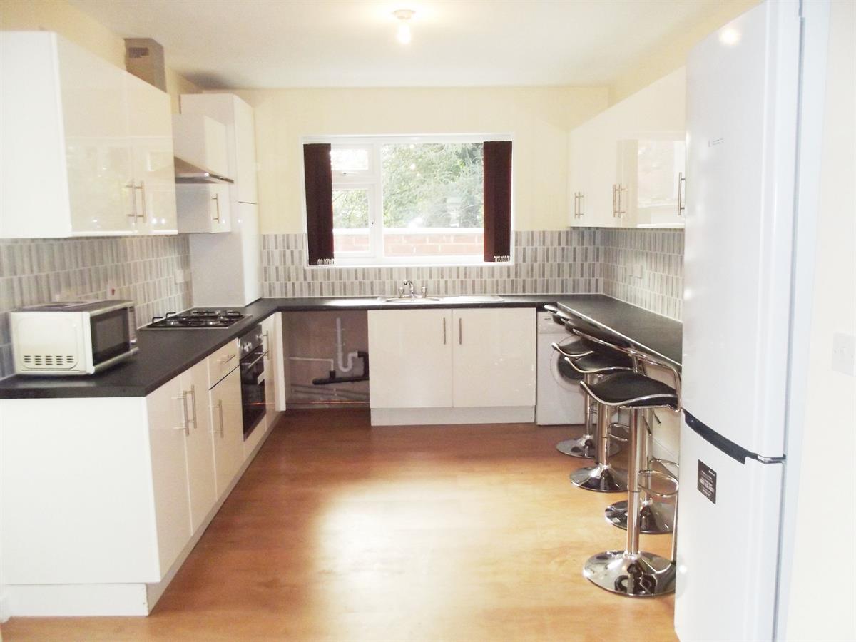 5 bed Semi Detached for rent in Fallowfield. From Buraq Estates
