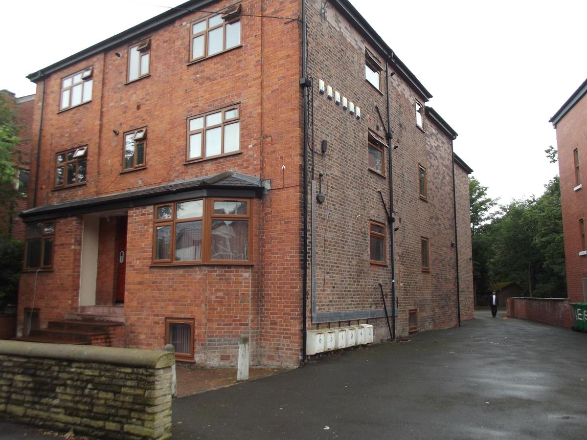 5 bed 1st Floor Flat for rent in Manchester. From Buraq Estates