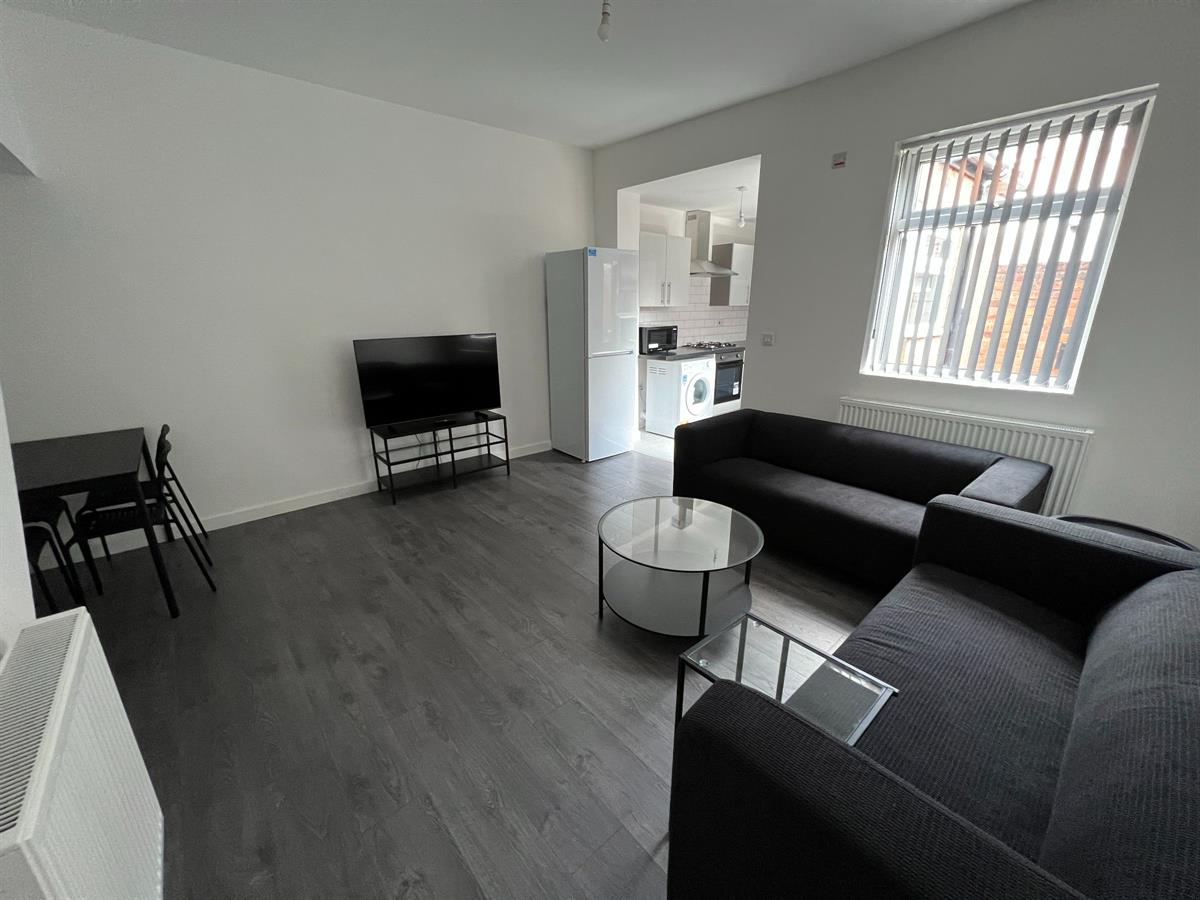 5 bed Mid Terraced House for rent in Manchester. From Buraq Estates