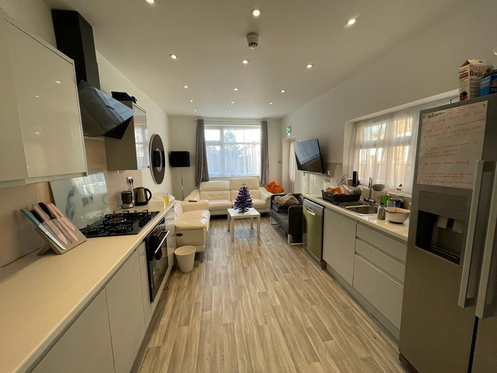 7 bed Mid Terraced House for rent in Manchester. From Buraq Estates