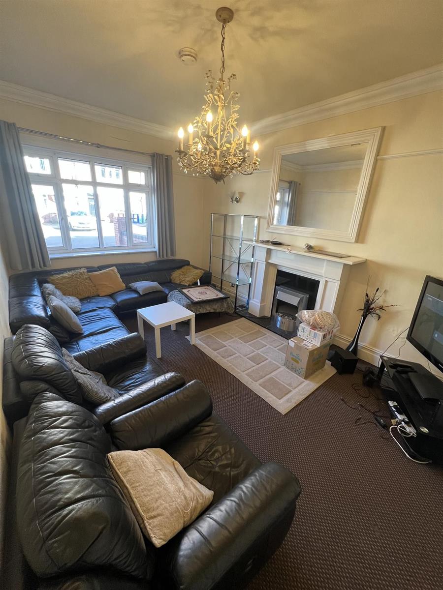 6 bed Semi Detached for rent in Manchester. From Buraq Estates