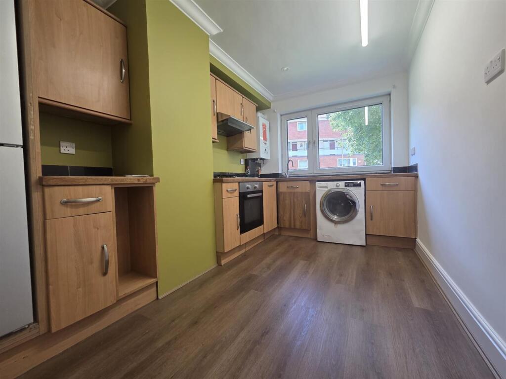 3 bed 1st Floor Flat for rent in London. From Absolute Living - London