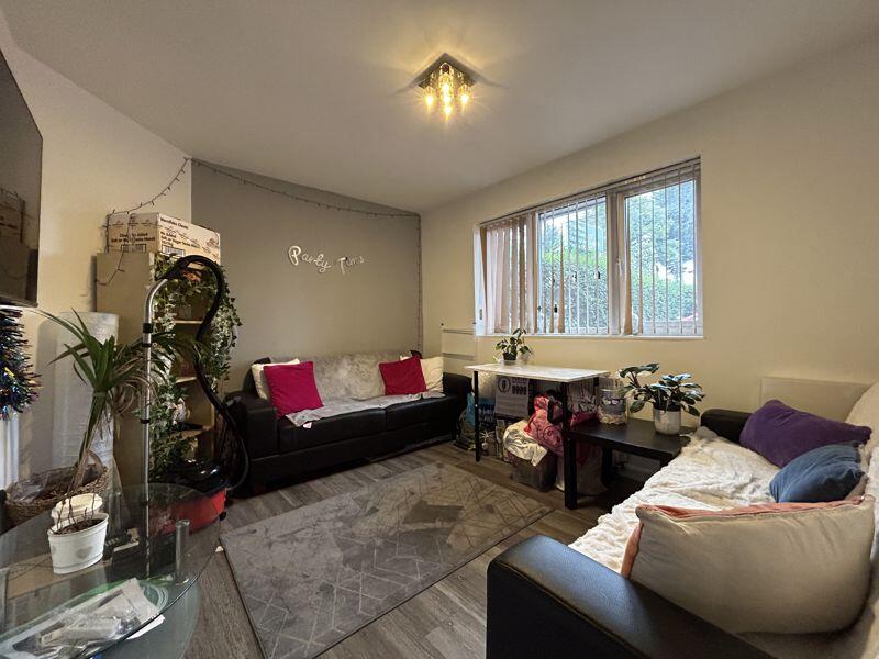 6 bed Semi-detached bungalow for rent in Nottingham. From ZEBRAlets - Nottingham 6 bed Semi-detached bungalow for rent in Nottingham. From ZEBRAlets - Nottingham