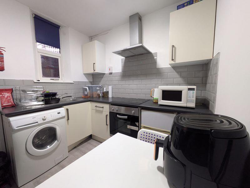 4 bed Studio for rent in Nottingham. From ZEBRAlets - Nottingham 4 bed Studio for rent in Nottingham. From ZEBRAlets - Nottingham