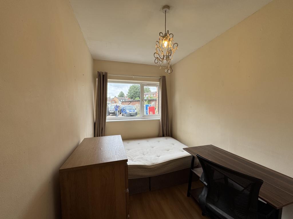 1 bed 1st Floor Flat for rent in Egham. From Browns Estate Agents - Englefield Green