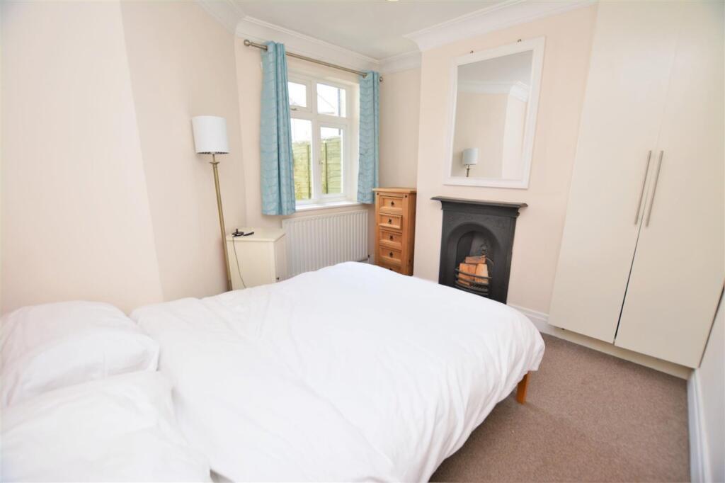 1 bed Annexe for rent in Merton. From Kinleigh Folkard & Hayward - Sales - Tooting 1 bed Annexe for rent in Merton. From Kinleigh Folkard & Hayward - Sales - Tooting